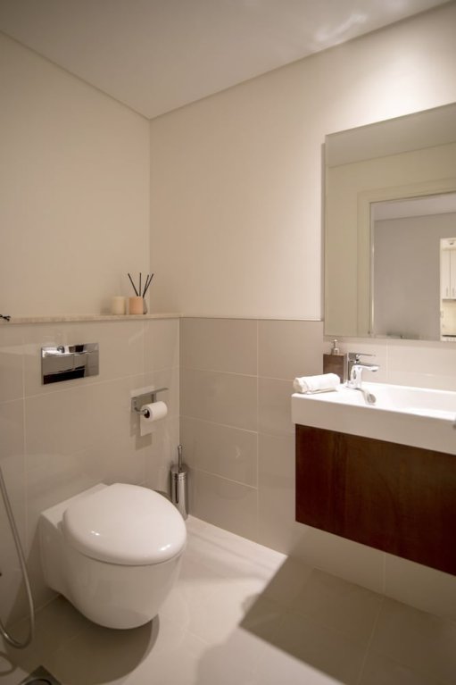 Дубай: Elegant Apt With Balcony Minutes from Burj Khalifa