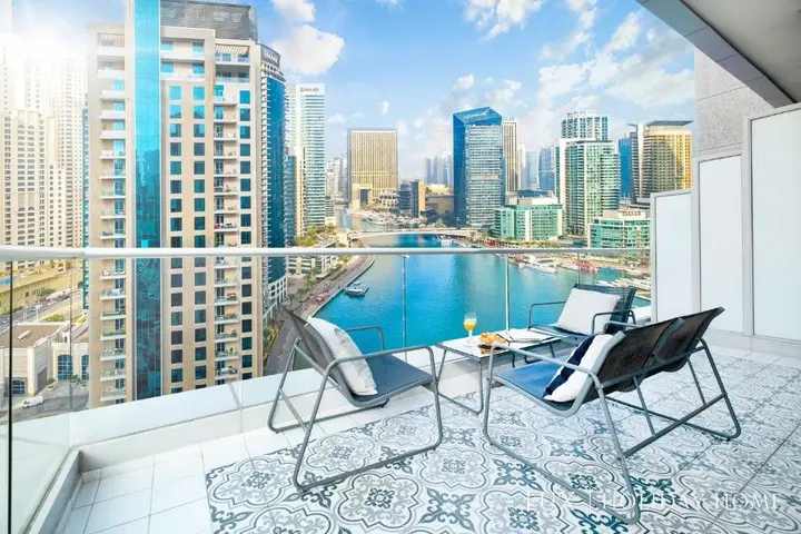 Дубай: LUX Marina Promenade Penthouse suite