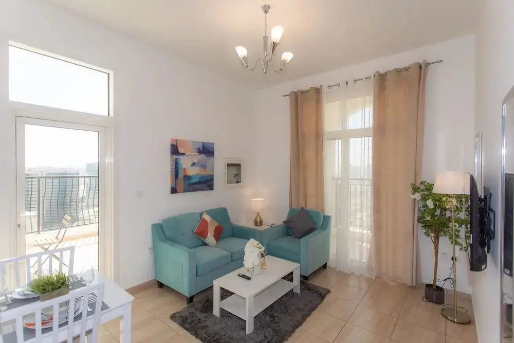 Дубай: Lively apt near Dubai Sports City