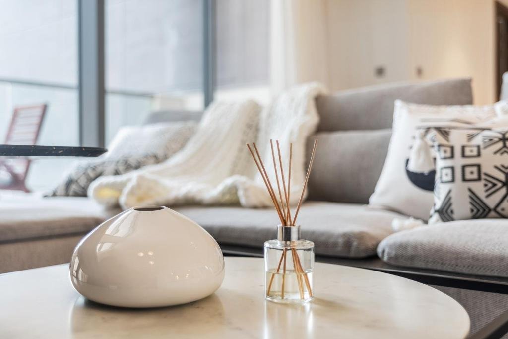 Дубай: EDEN'S Homes & Villas - Millennium Atria Residences