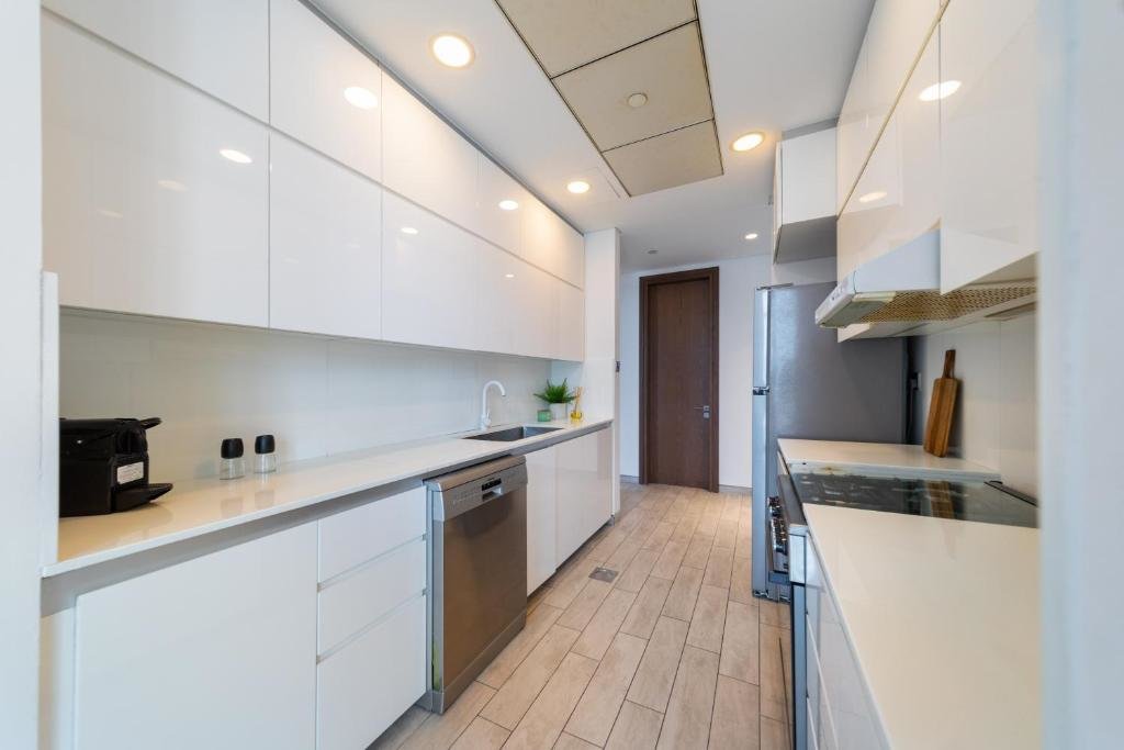 Дубай: EDEN'S Homes & Villas - Millennium Atria Residences