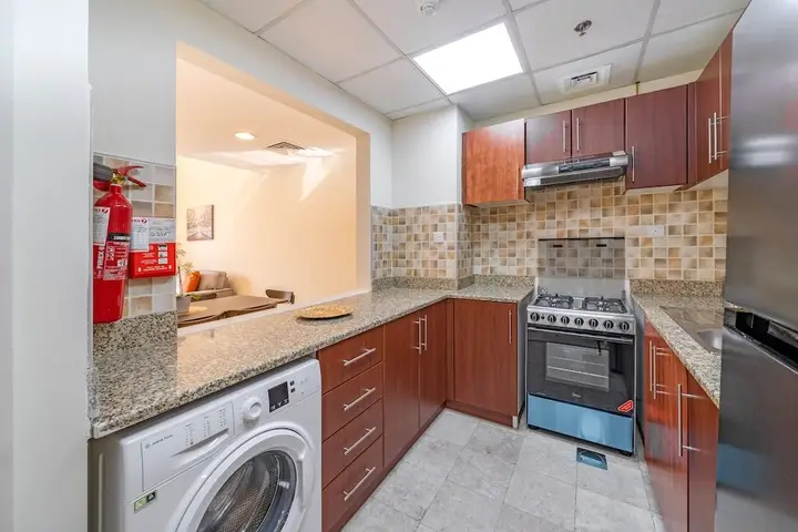 Дубай: Spacious Apartment With Balcony in Business Bay