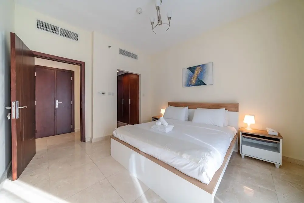 Spacious Apartment With Balcony in Business Bay — фото 1