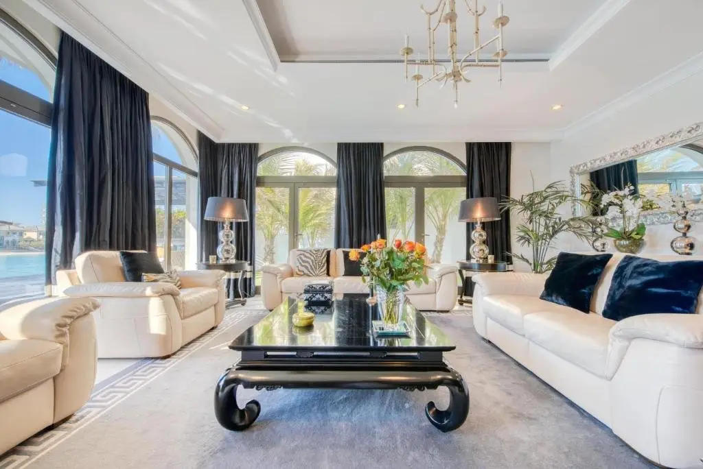 Дубай: Maison Privee - Glamourous Beachfront Villa on The Palm w/ Pool