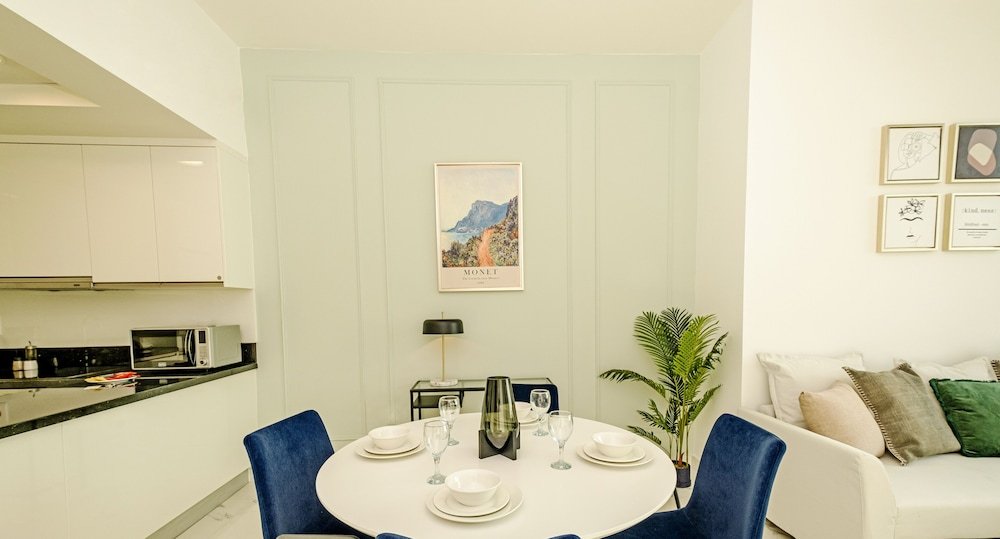 Дубай: LUX The Elegant Residence Amna Tower