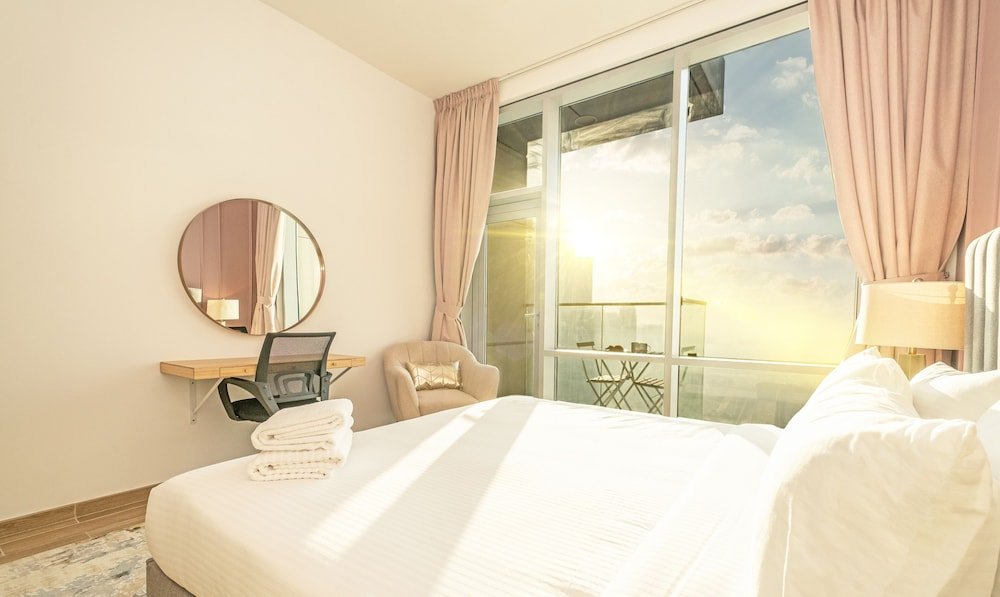 Дубай: LUX The Elegant Residence Amna Tower