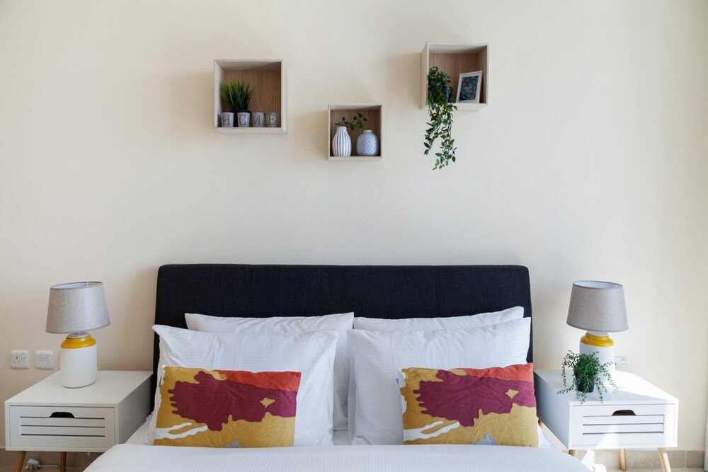 Дубай: Lovely Apt w Lake Walkways Close to JBR Beach