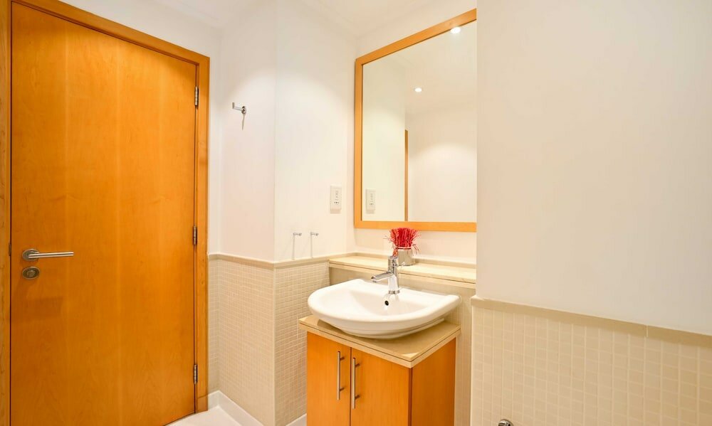 Дубай: LUX  Marina Promenade 1 BR Prime Loc Apt