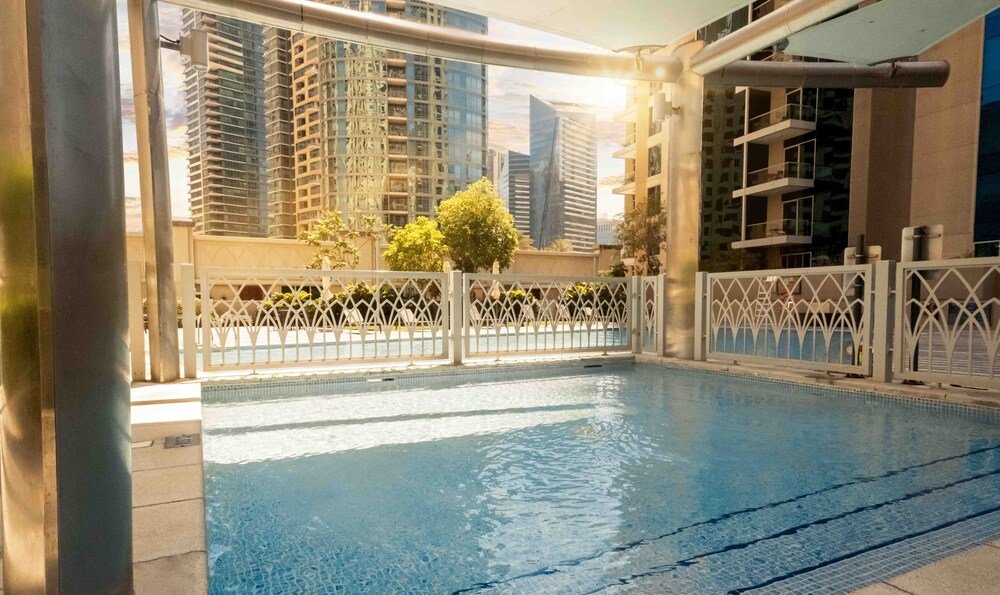 Дубай: LUX  Marina Promenade 1 BR Prime Loc Apt