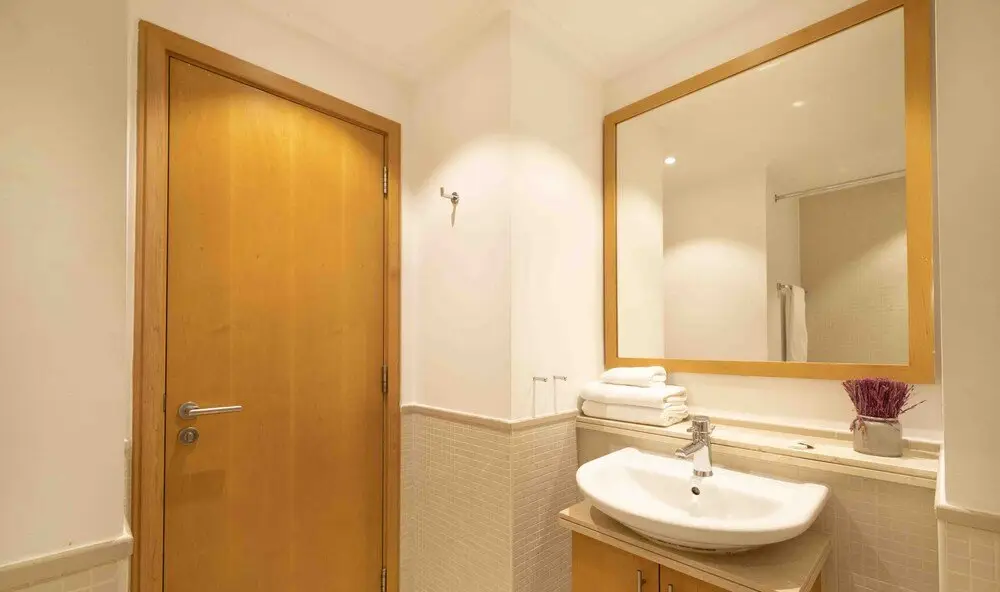 Дубай: LUX  Marina Promenade 1 BR Prime Loc Apt