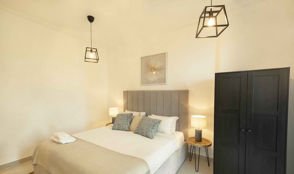 Дубай: LUX  Marina Promenade 1 BR Prime Loc Apt