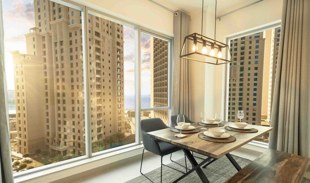 Дубай: LUX  Marina Promenade 1 BR Prime Loc Apt
