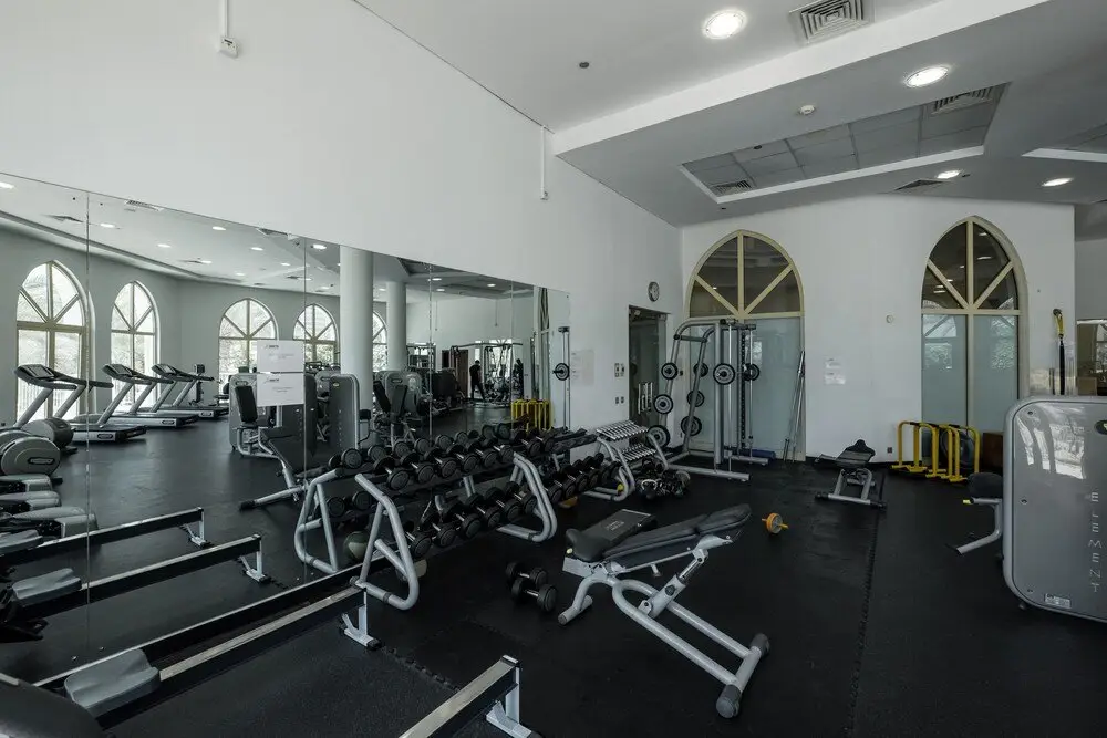 Дубай: Maison Privee - Stylish Apt with Large Patio close to the Beach