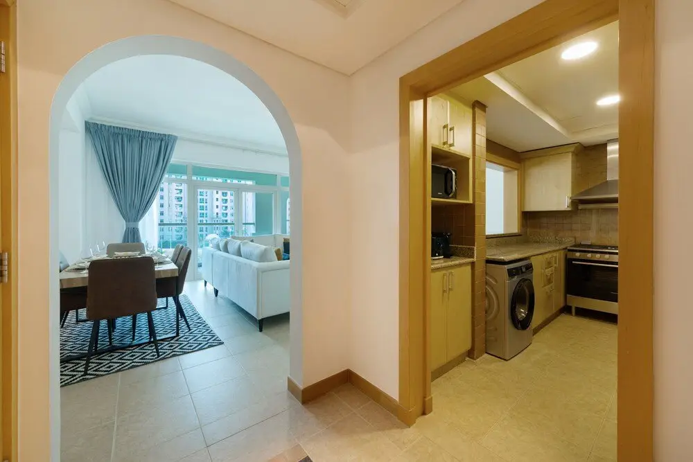 Maison Privee - Stylish Apt with Large Patio close to the Beach — фото 1