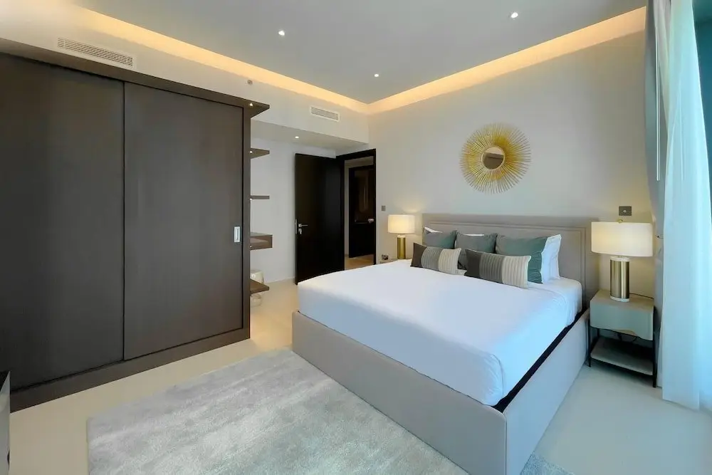 Дубай: Luxury Skyscraper in the Heart of DT