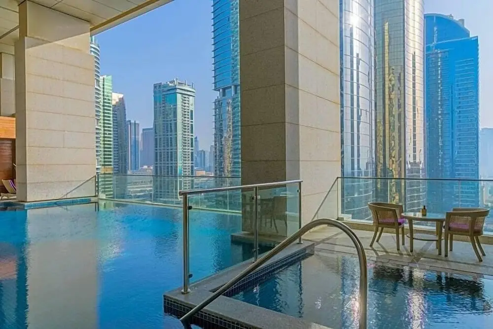 Дубай: Bonnington Luxury Apartments