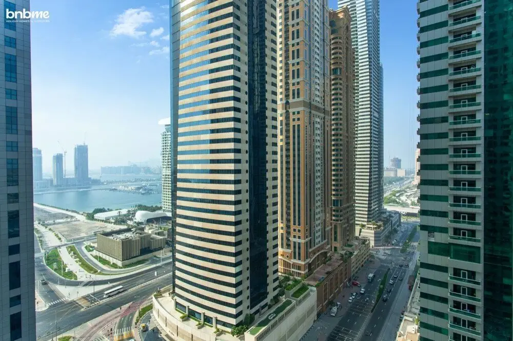 Дубай: Cosy Sky Scraper of Marina by Bnbme Homes