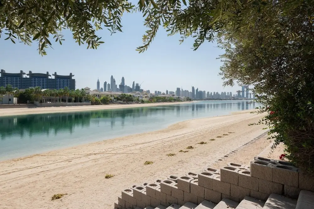 Дубай: Private Pool Beach Access Villa w Cinematic Vws