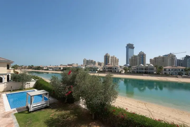 Дубай: Private Pool Beach Access Villa w Cinematic Vws