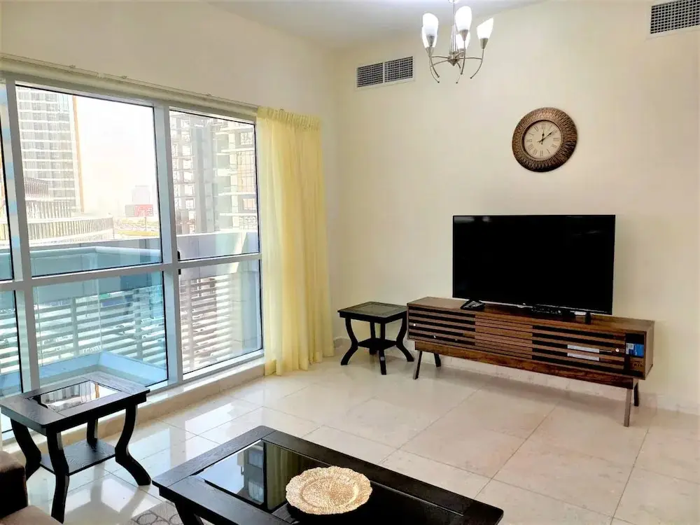Дубай: Gorgeous Business Bay Apartment with Balcony