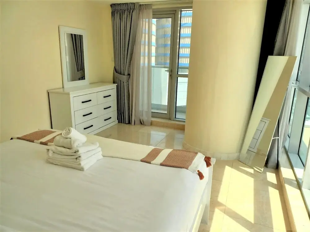 Дубай: Gorgeous Business Bay Apartment with Balcony