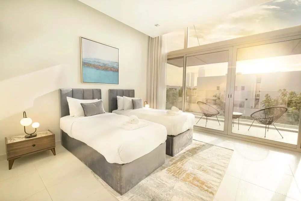 Дубай: LUX - The Crystal Lagoon Villa