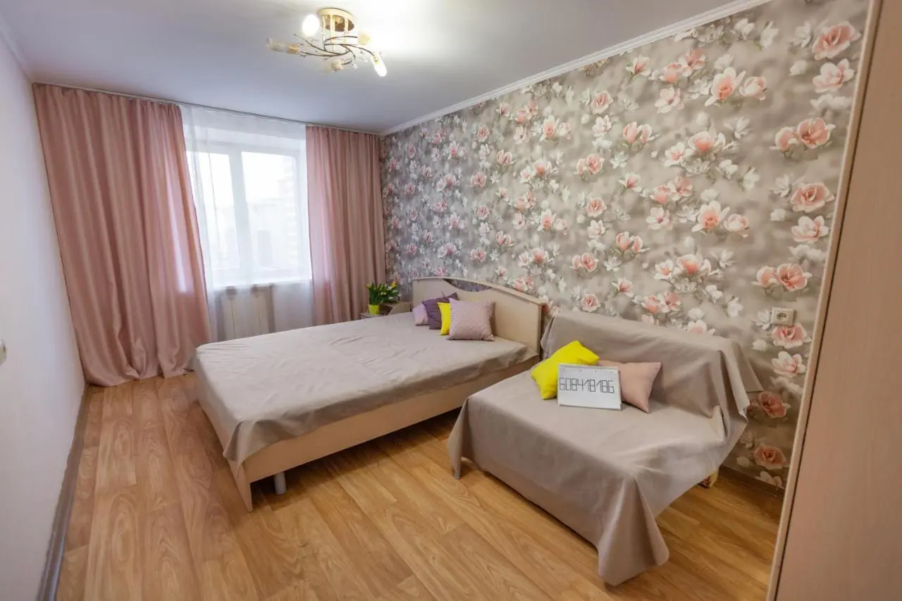 Тюмень: Apartment on Shillera 22