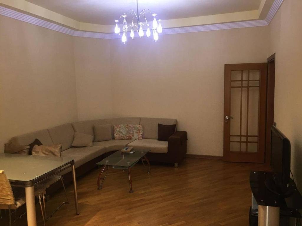 Баку: Lux Apartment Near Ramada Hotel In Center