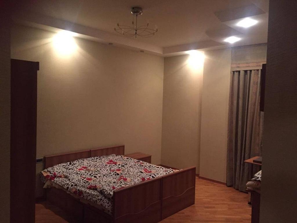 Баку: Lux Apartment Near Ramada Hotel In Center