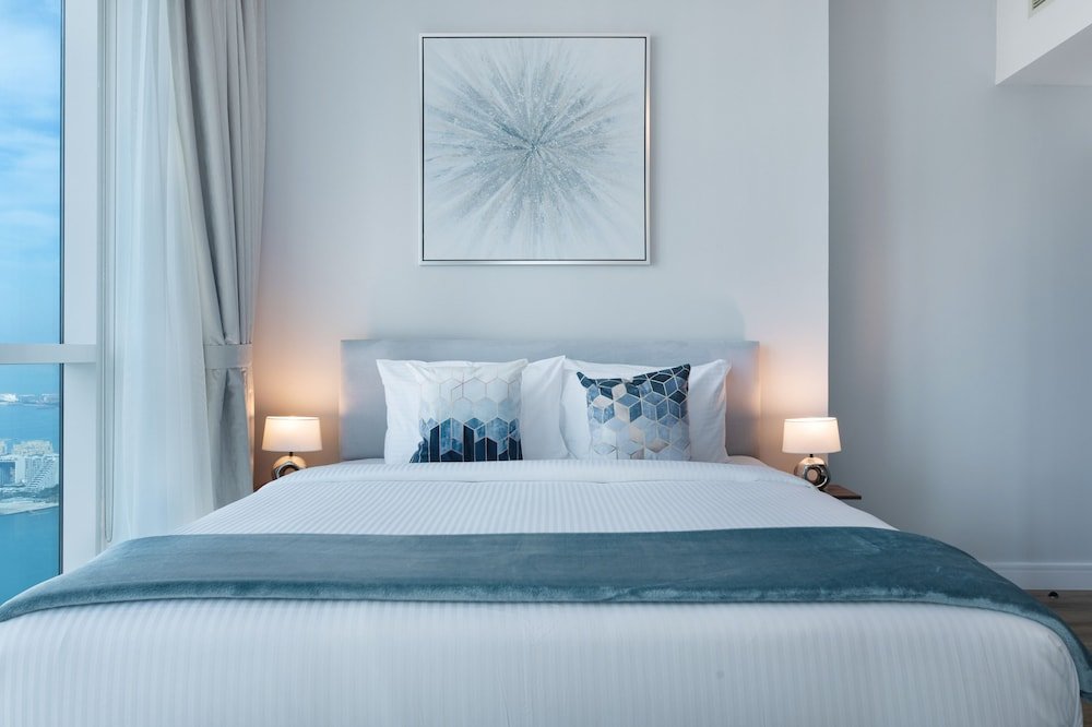 Дубай: High-floor Trendy Apt w Marina Palm Ocean Vws