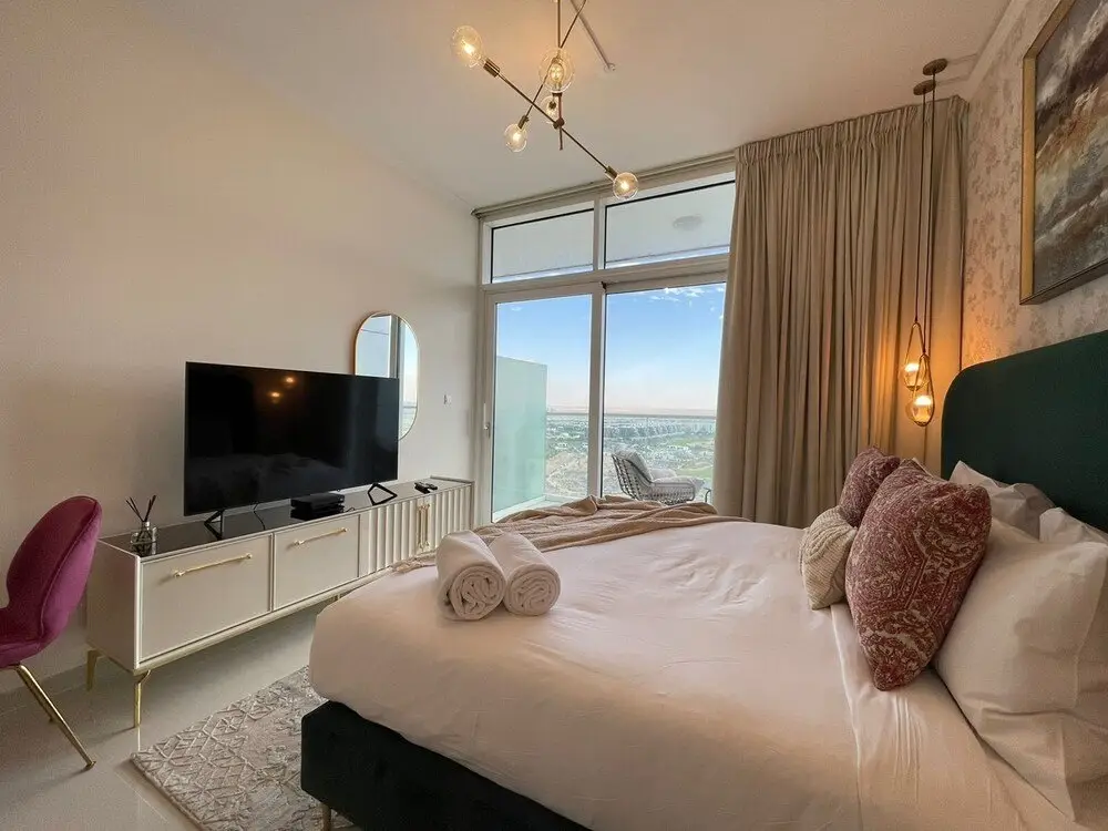 Damac Hills Studio with City View — фото 1