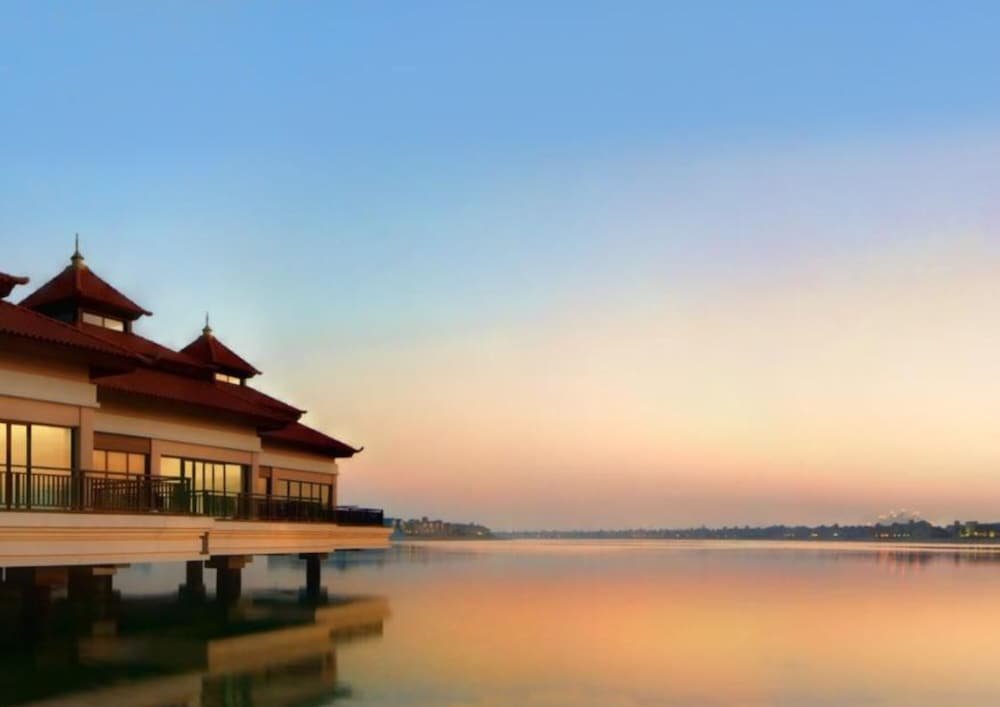 Дубай: Anantara Residences - Beachfront - Private Beach and Lagoon Pool
