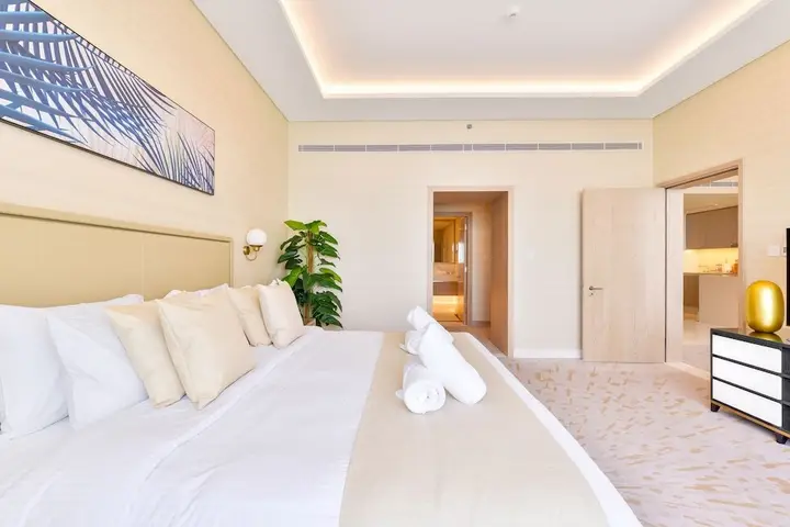 Дубай: Ultra Luxury Palm Tower with Shared Hotel Facilities
