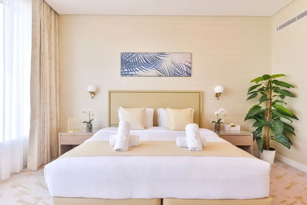 Дубай: Ultra Luxury Palm Tower with Shared Hotel Facilities