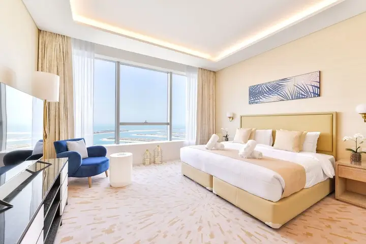 Дубай: Ultra Luxury Palm Tower with Shared Hotel Facilities
