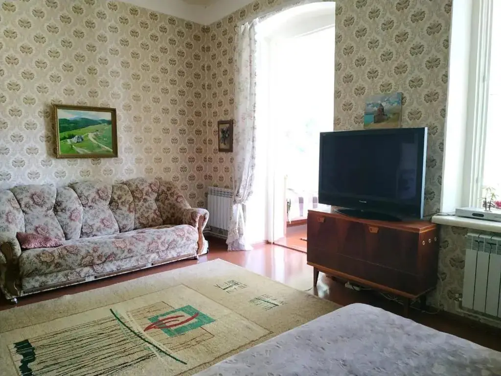 Дилижан: Sunny Sweet Home