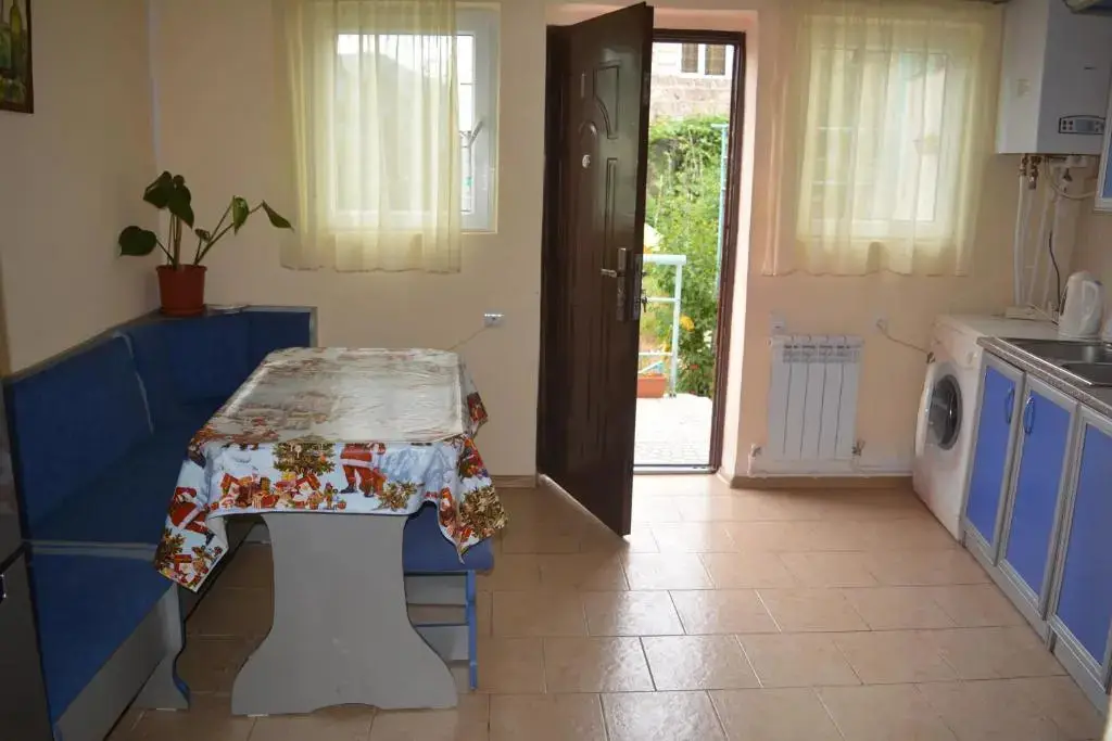 Дилижан: Sunny Sweet Home