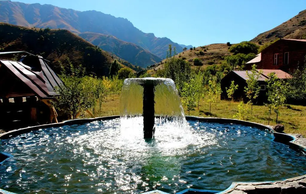 Эрмон: LucyTour Hotel Resort
