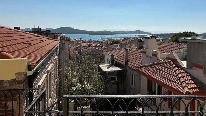 Айвалык: Konak Nazımaki