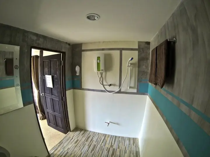 Ко-Липе: Davy Jones Locker Hotel