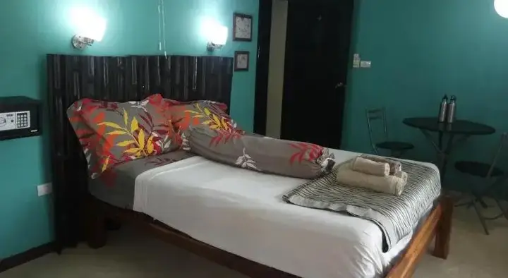 Ко-Липе: Davy Jones Locker Hotel