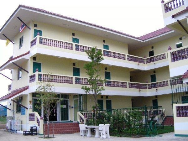 Лампанг: Dhanaporn Apartment