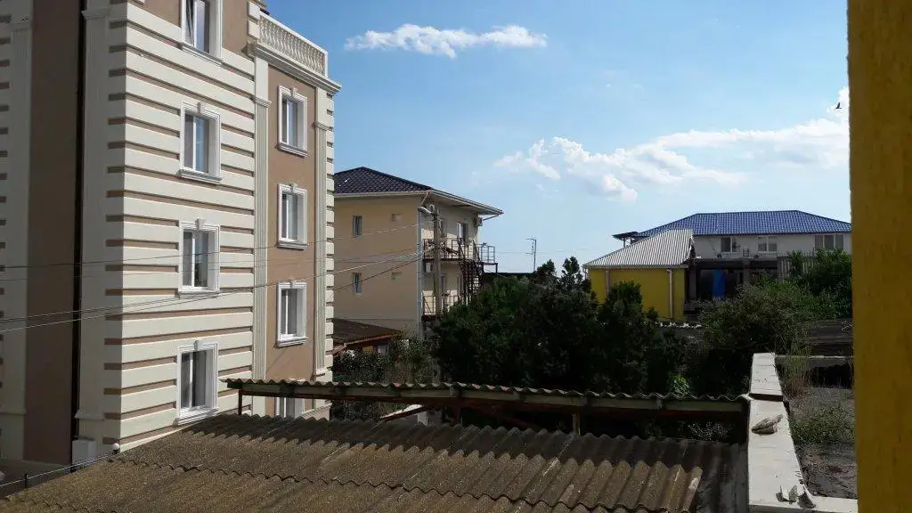 Саки: Lennara Hotel