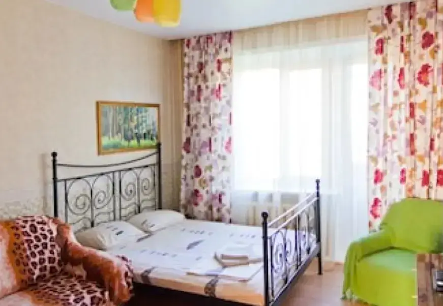 Екатеринбург: Apartment ALLiS-HALL on Lenina 48