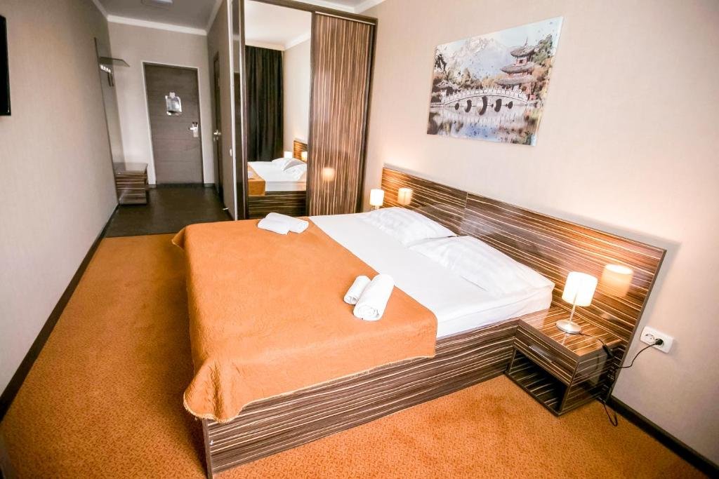 Отель Premier Inn — фото 1