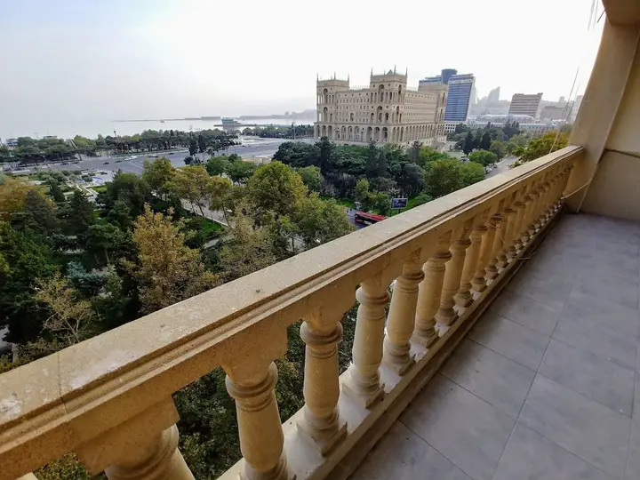 Баку: Deluxe Apartment with Sea and F1 view