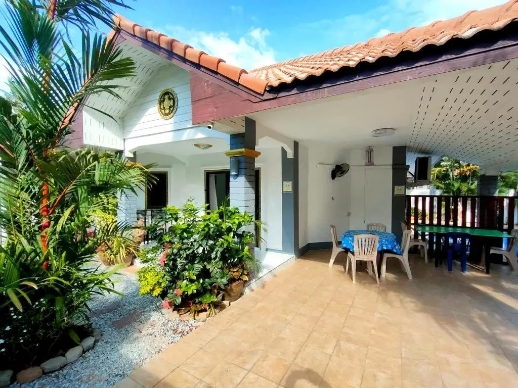 Паттайя: CORNER VILLA - PATTAYA HOLIDAY HOUSE WALKING STREET 4 bedrooms