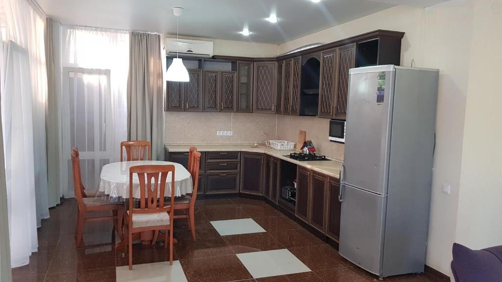 Лоо: Guest House Akvarium Loo