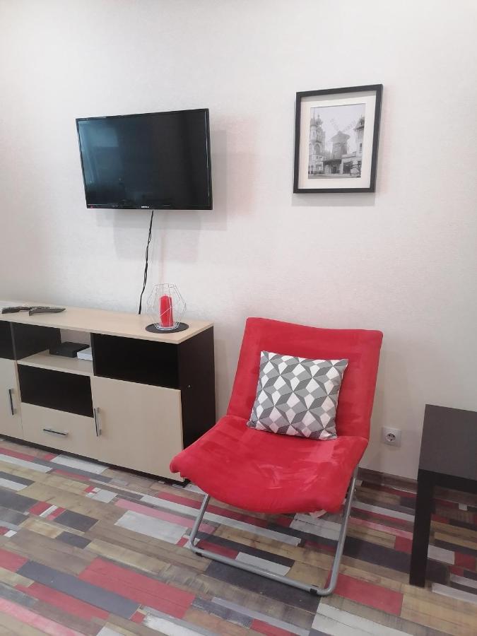 Тюмень: Apartments na Novoselov 117