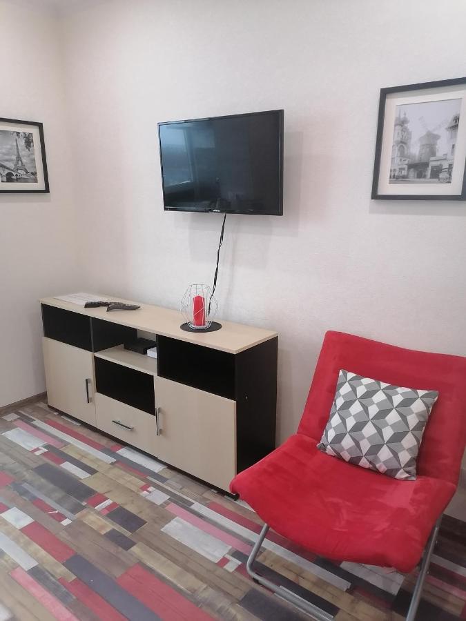 Тюмень: Apartments na Novoselov 117